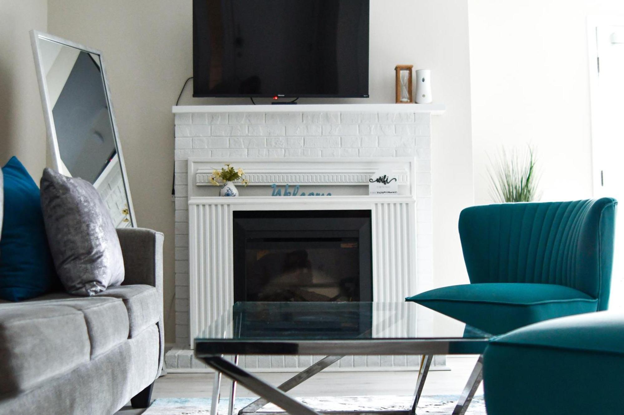 Serene W/ Led Lights In Heart Of Apartment Raleigh