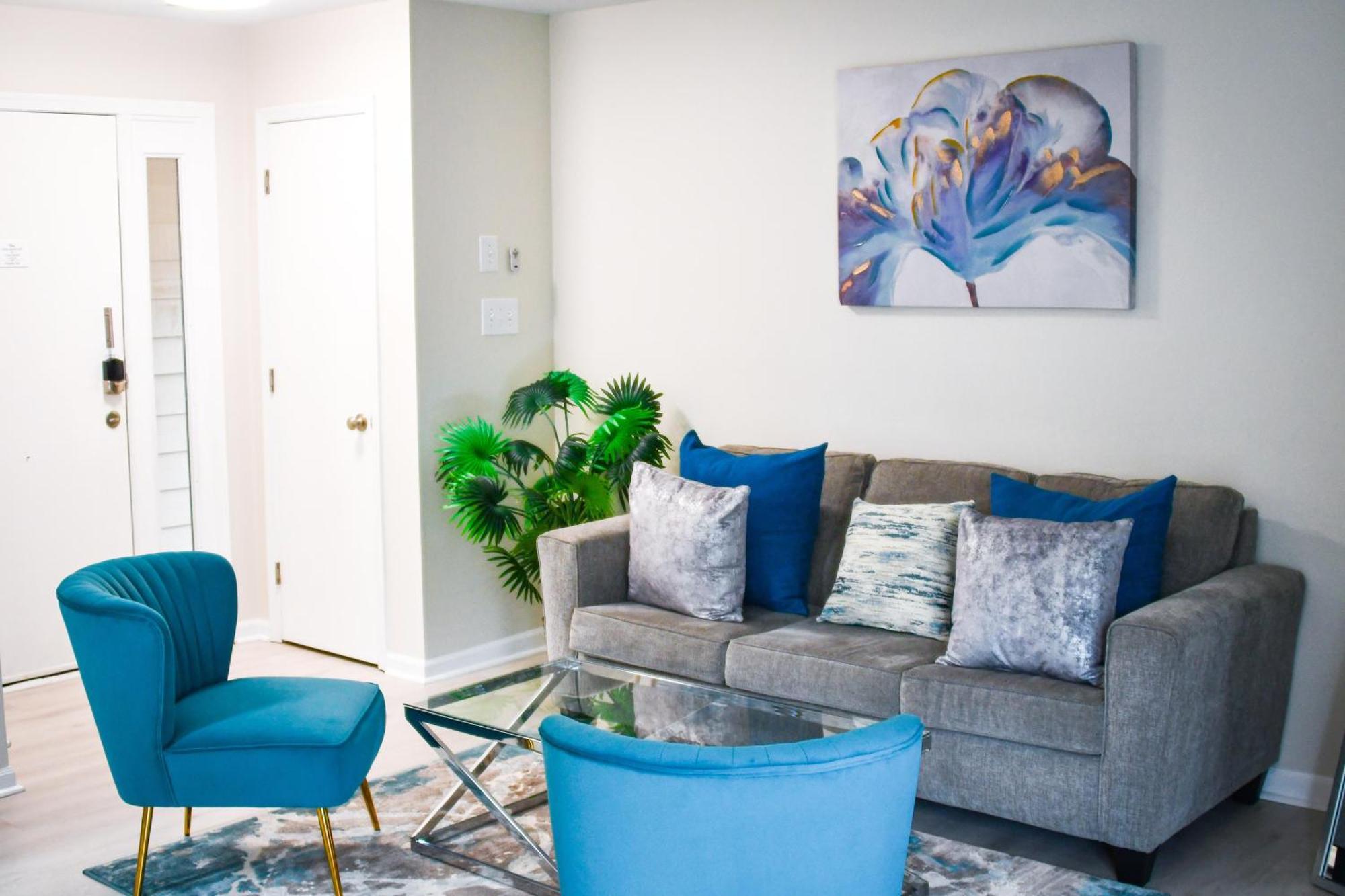 Apartment Serene W/ Led Lights In Heart Of *